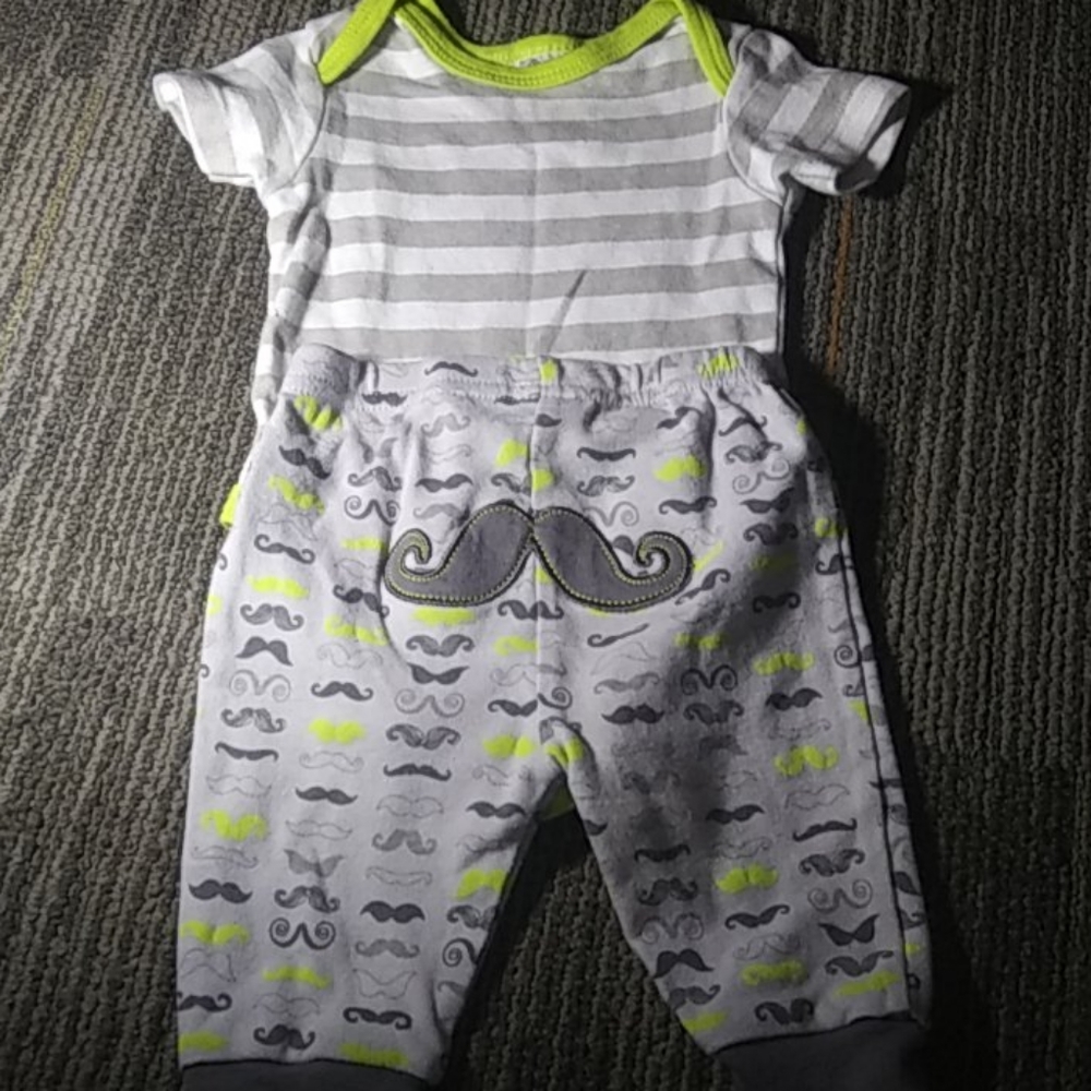 Adorable 0-3 outfit
